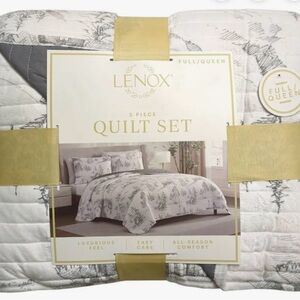 Lenox Elegant Gray and White Quilt Set